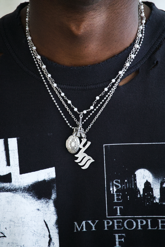 "Logos" a chain necklace