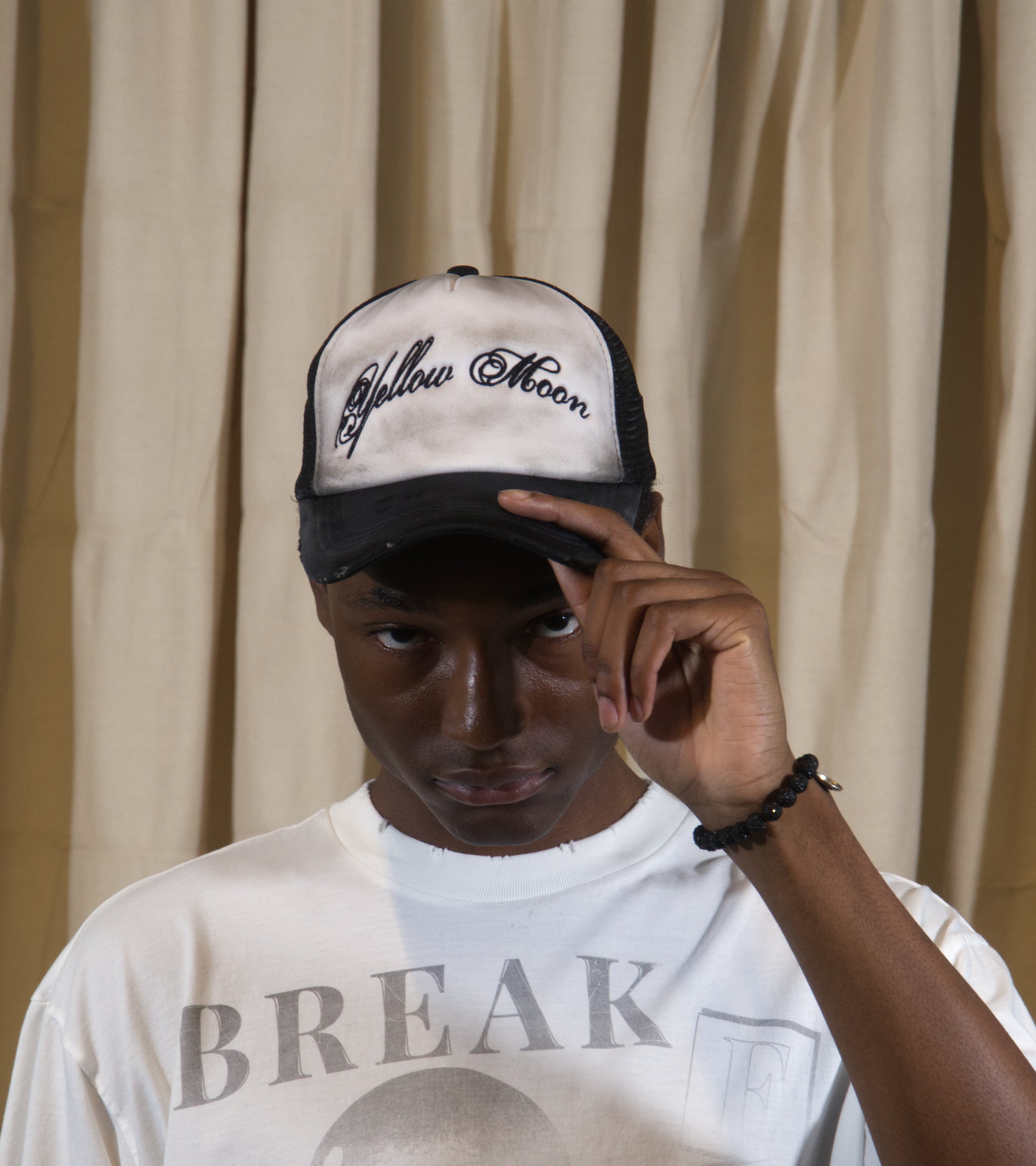 Essence, hat